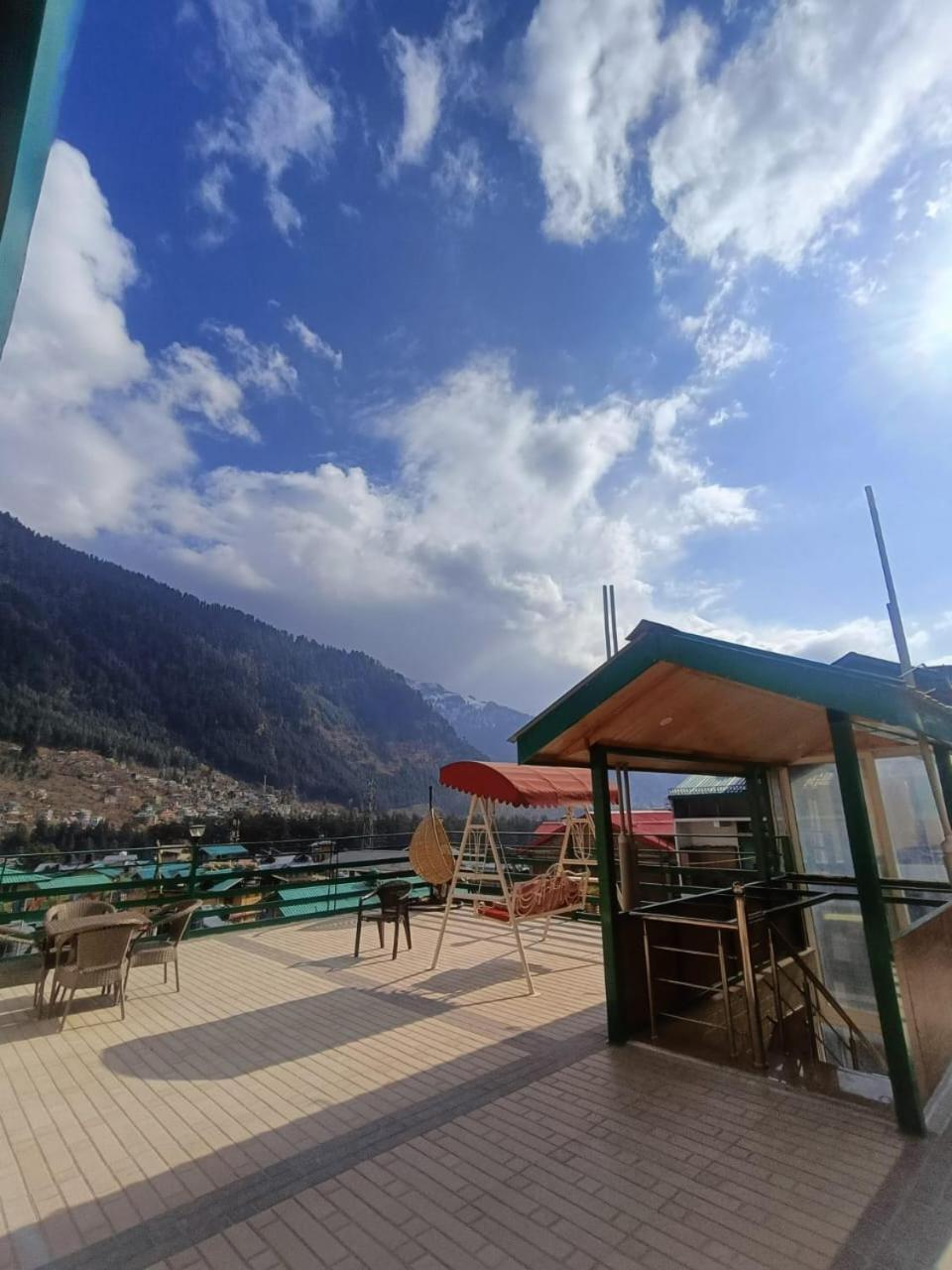 Naina Spring Resort, Manali - Away From City Hustle Manāli Exterior foto