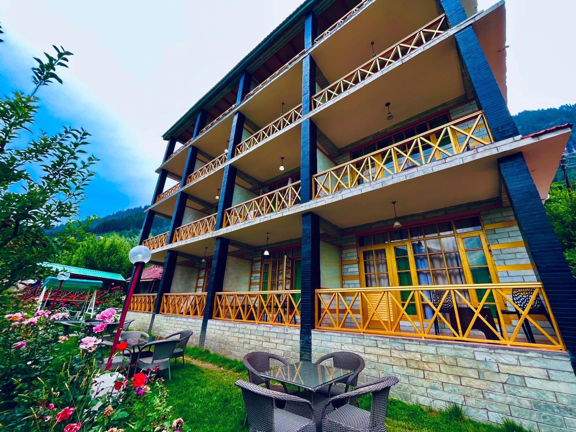 Naina Spring Resort, Manali - Away From City Hustle Manāli Exterior foto